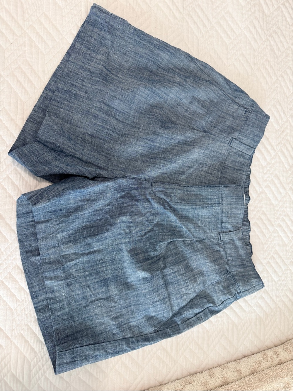 LOFT Men's Chambray Flat-Front Shorts in Denim Blue size 2